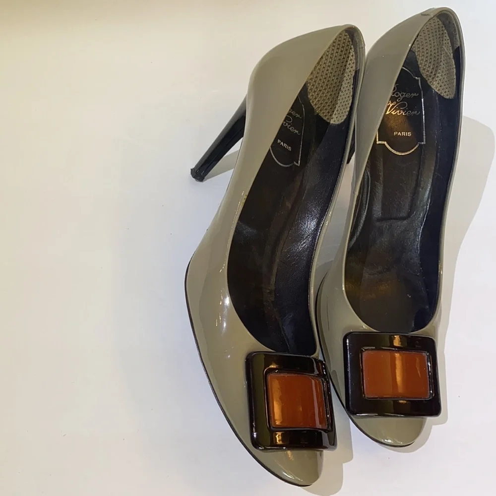 Roger Vivier Paris Round Buckle Toe Heels - Picture 2 of 8